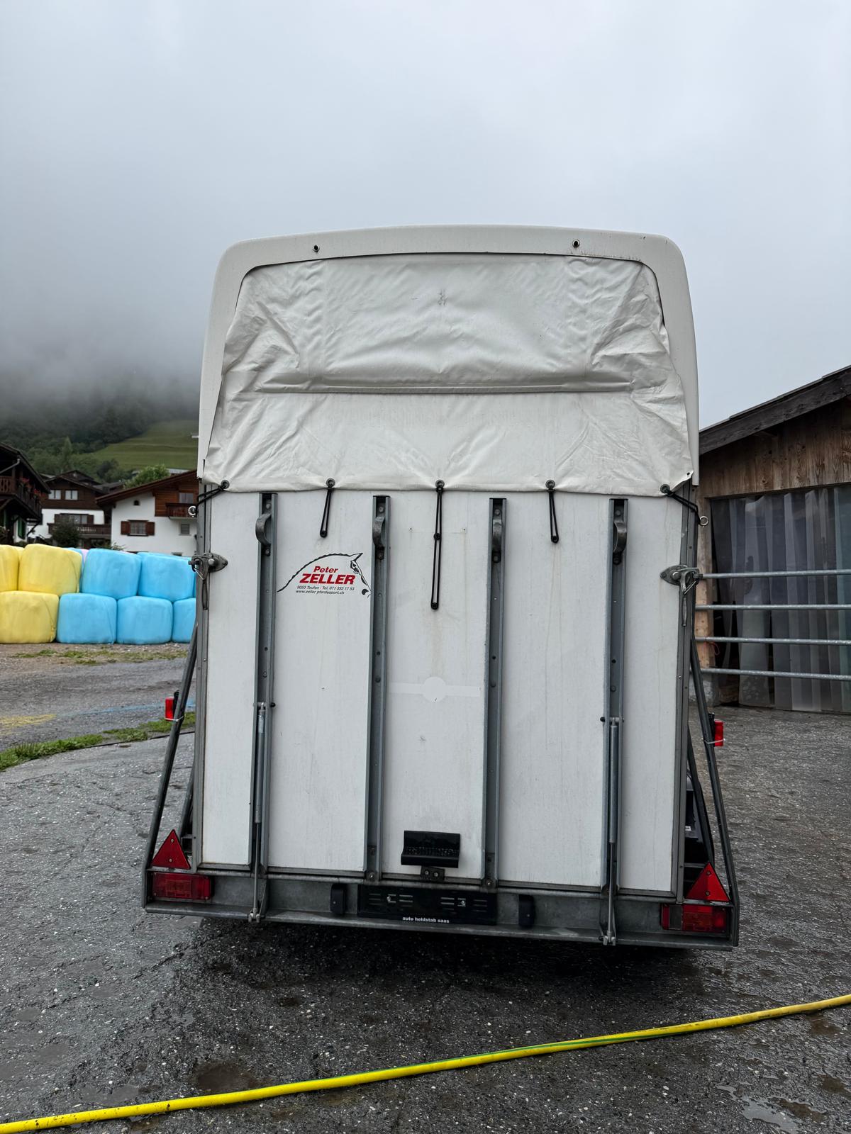 Pferdeanhänger