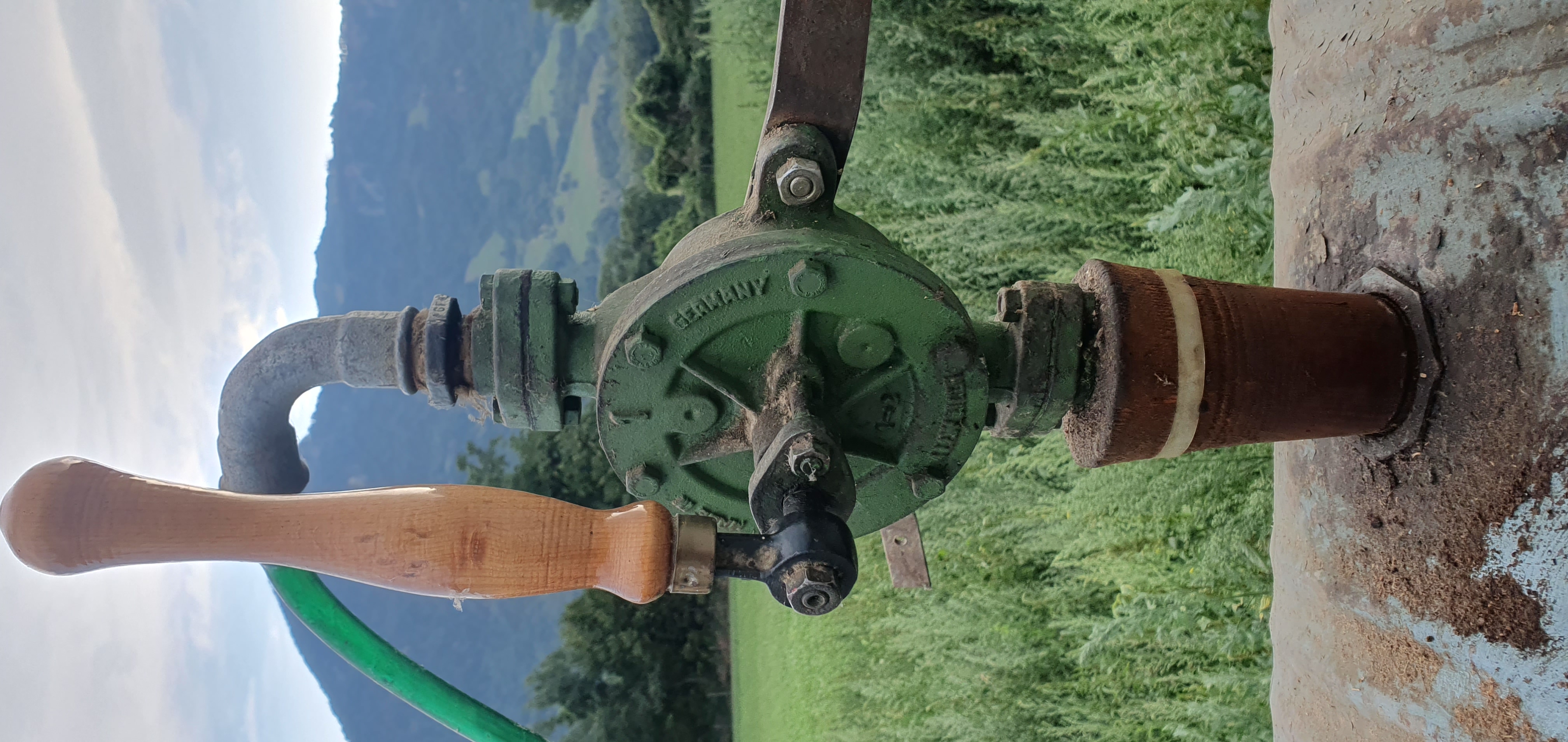 Dieseltank mit Handpumpe