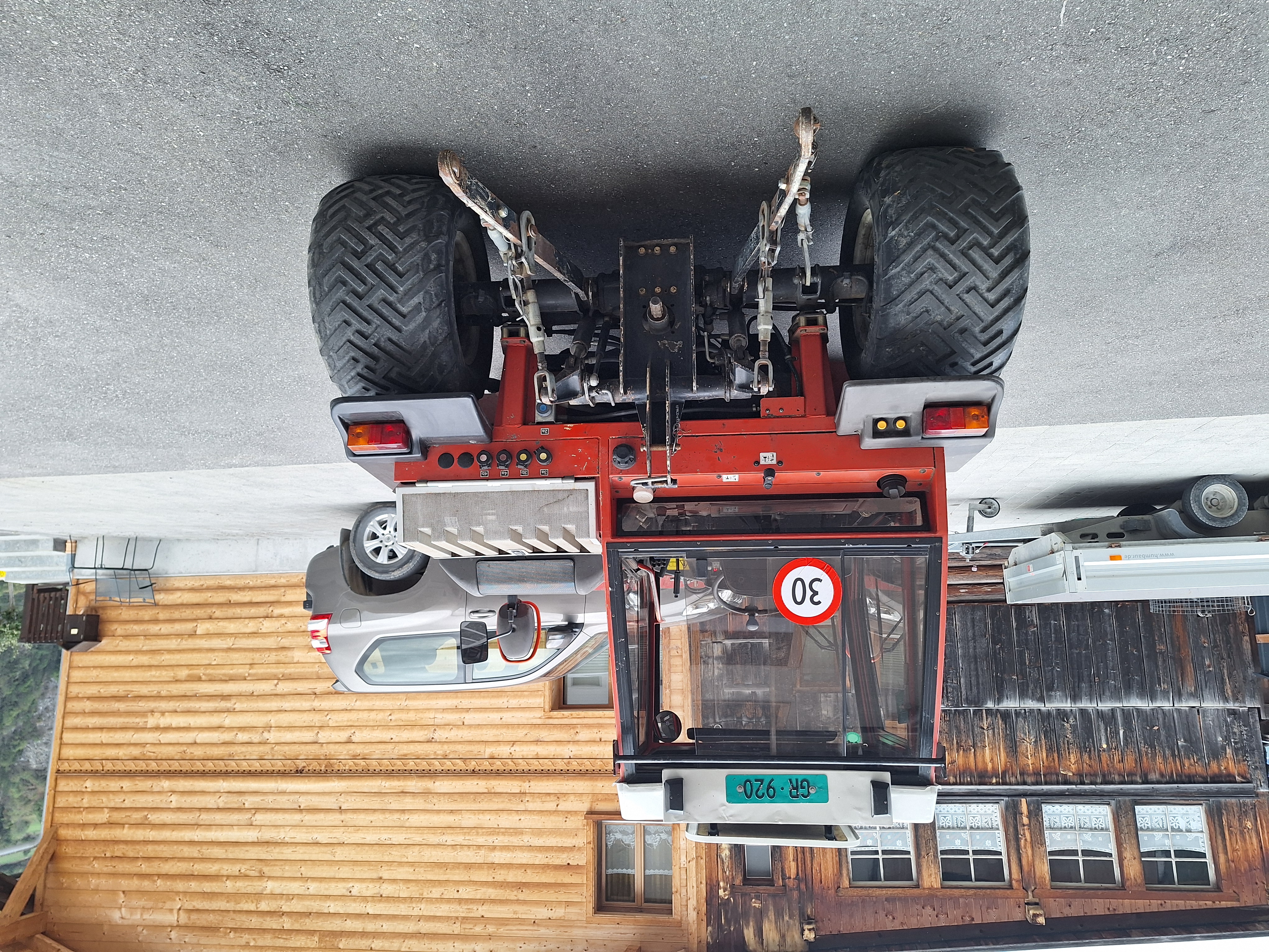 REFORM Metrac G6 mit Kippschaufel und Schneeketten